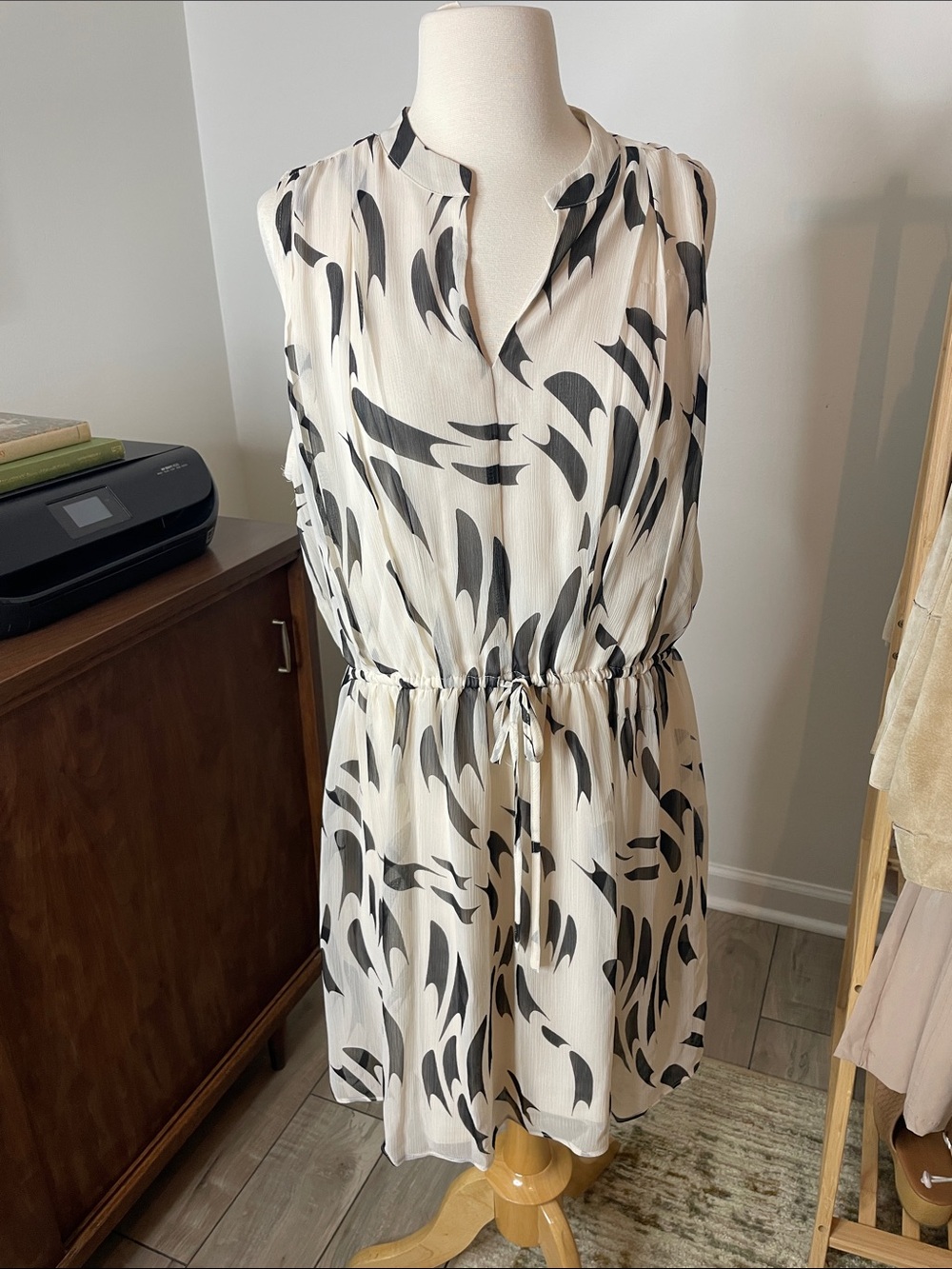 Nine West Black and White Sleeveless Printed Drawstring Mini Dress